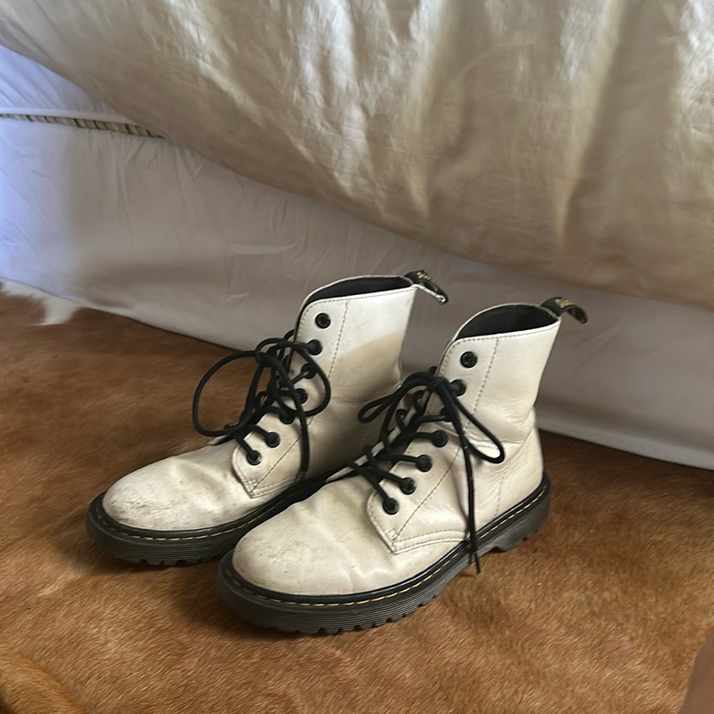 Womens Dr. Martens Boots Size EU 39 US 8
